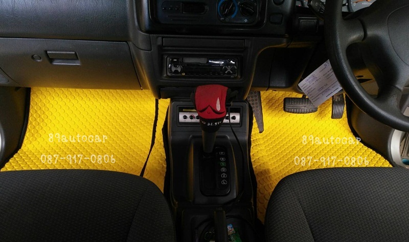 ยางปูพื้นรถยนต์เข้ารูป Mitsubishi Srada 4 ประตู ลายกระดุมสีเหลืองขอบดำ