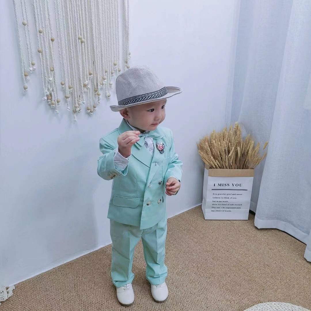 พร้อมเช่า ชุดสูทเด็กชาย สีเขียว กระดุมสองแถว ทอลายในเนื้อผ้า **พร้อมเช่าไซส์ 120, 150**