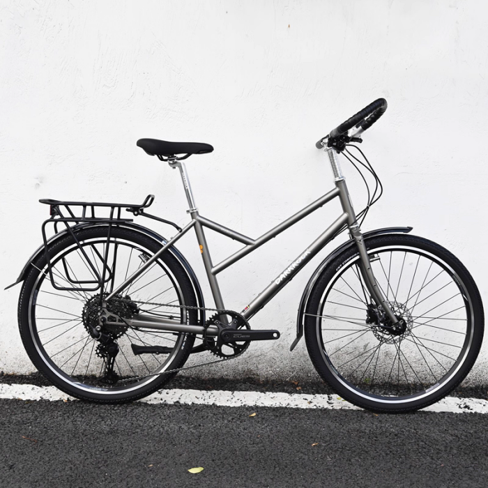 Darkrock Haikui Retro Bike 26 นิ้ว – จักรยานทัวร์ริ่งเหล็กโครโมลี่ 11 สปีด Shimano CUES U6000 พร้อมดิสก์เบรก | จักรยานทัวร์ริ่งระยะไกลคุณภาพสูง