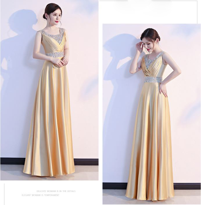 พร้อมเช่า ชุดราตรียาว สีทอง คอวี จับเดรปหน้าอก ปักเลือมช่วงอกและเอว