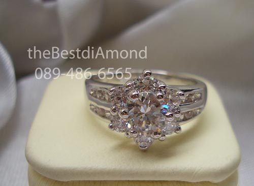 BR705RD+++Medium Flower+++แหวนดอกไม้ขนาดกลาง แถมเพชรด้านข้างอีก ข้างละ 2 แถว งานเริ่ดหรู โชว์เพชรเต็มๆ ระยิบระยับไปหมด สวยมากค่ะ