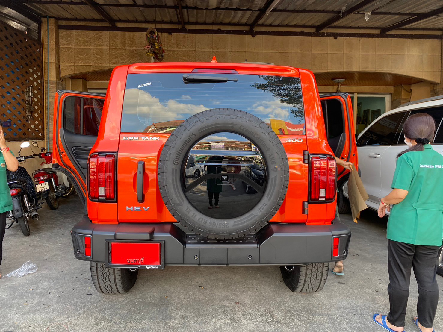 พรมปูพื้นรถยนต์ Tank300 ปูพรมVVIP สีส้มด้ายทอง เต็มคัน