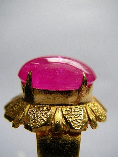 RUBY ทับทิมพม่า เนื้อแก้วใสแดงสด แหล่งกำเนิด พม่า100% เนื้อแก้วใสแดงสด ทรงกองข้าว ล้อมเพชรสวยมากขนาด 11.17x7.48x4.31 มม. นน. 3.75 ct.