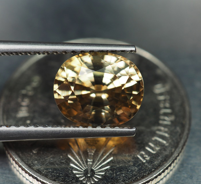 เพทายกัมพูชา 3.31 กะรัตสีน้ำตาลอ่อนปนเหลือง (0947)