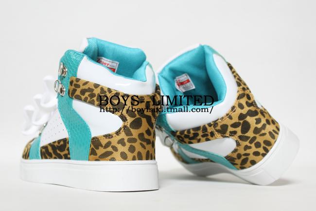 [พร้อมส่ง] รองเท้าผ้าใบติดกระดูก