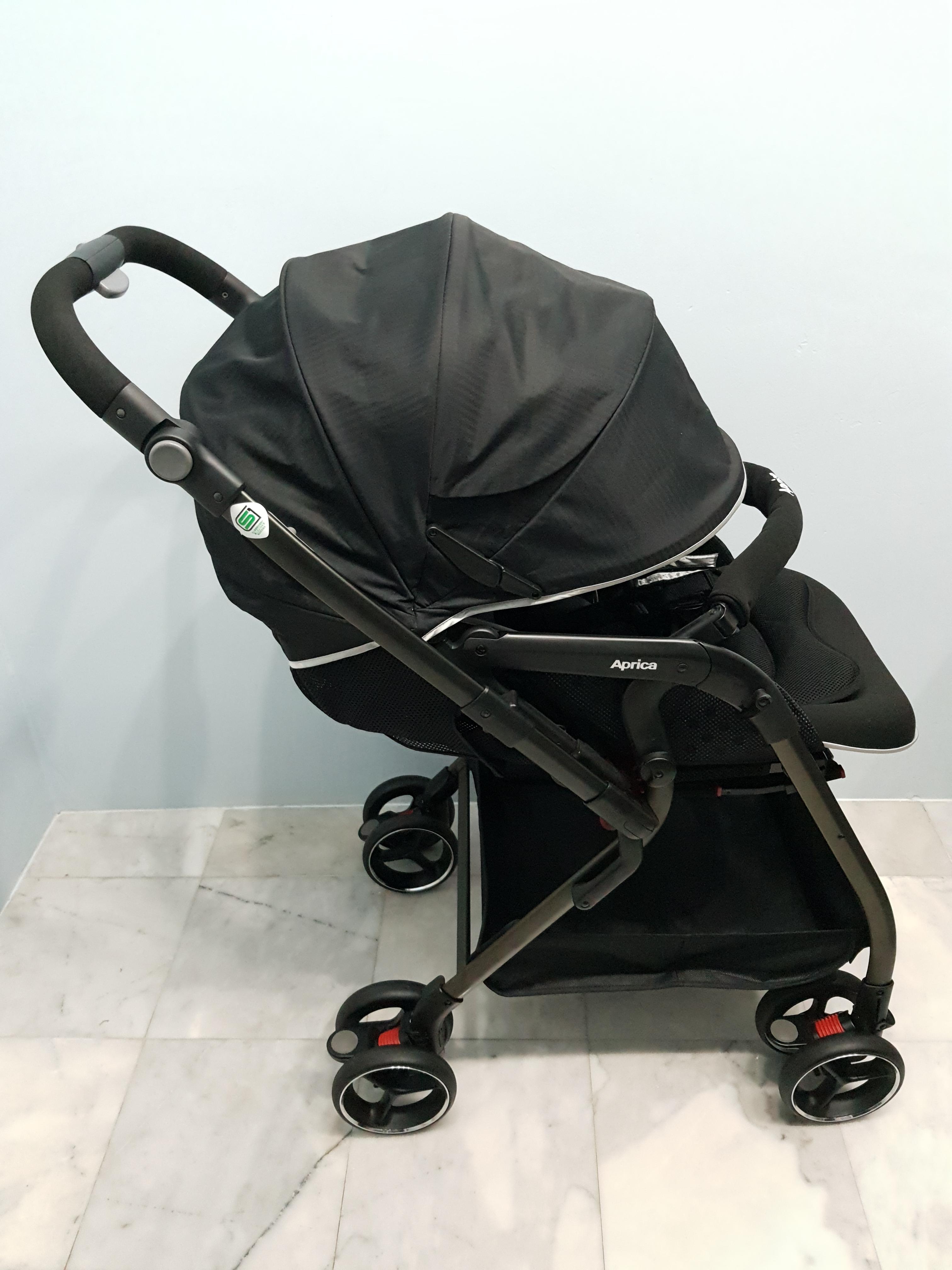 Aprica Optia สีดำ