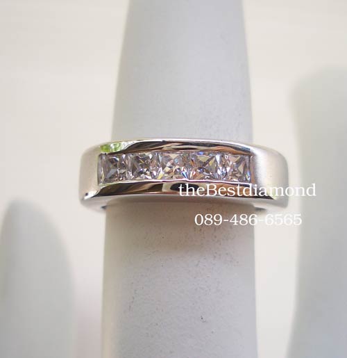 BR423RD-M+++ แหวนเพชรcz สี่เหลี่ยม ฝังแบบสอด+++ งานเหมือนร้านจิวเวลลี่เลยค่ะ งานเรียบร้อย สวยหรู ฝังแบบนี้ค่อนข้างยาก ใส่ได้ทั้งหญิงและชาย