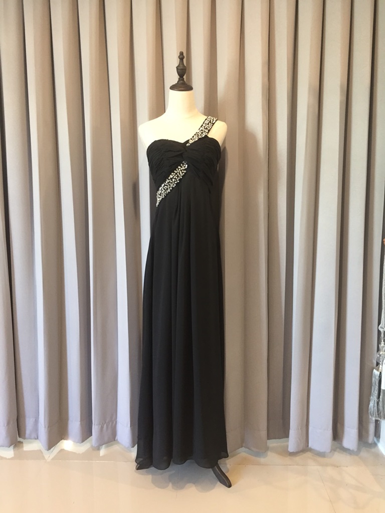 พร้อมเช่า ชุดราตรียาว เกาะอก ไหล่เดียว สีขาว อกจับจีบ Sweet Heart คาดแถบเลื่อมสวยเก๋