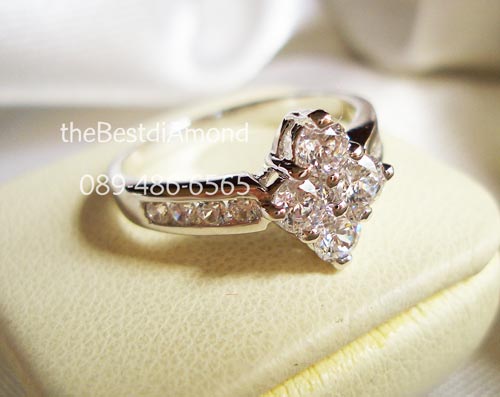 BR412RD+++แหวนเพชรทรงข้าวหลามตัด ผสมแหวนแถว+++ดีไซน์แหวนวงนี้น่ารักๆๆ ลงตัว ดูดี มีระดับ หรู หราพอสมควร ใส่ได้ทุกโอกาส งานเรียบร้อย เพชรสวย