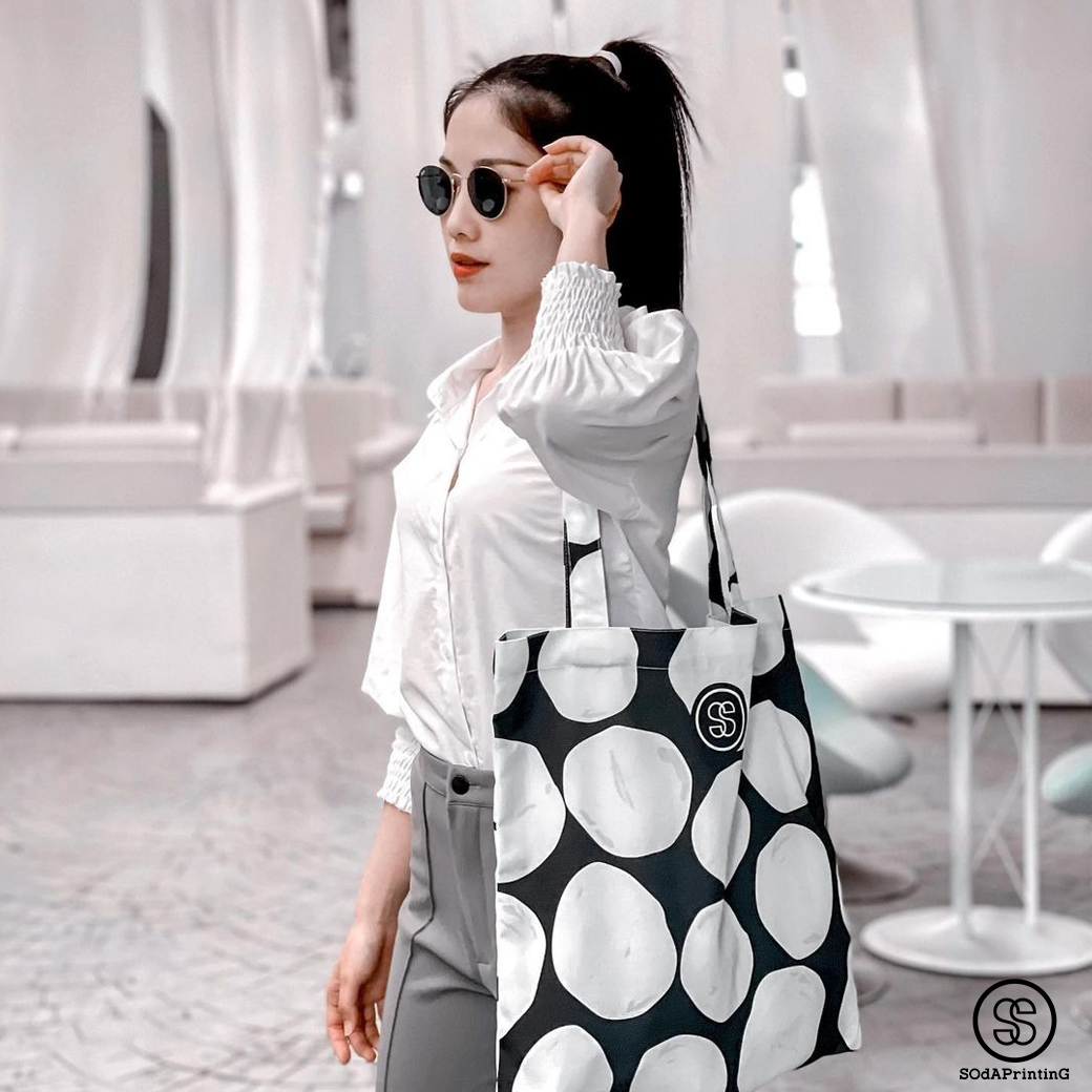 กระเป๋าผ้าแคนวาส พิมพ์ลาย White Circle TBA0008 #SOdABag #SOdAPrintinG #กระเป๋า #กระเป๋าผ้า