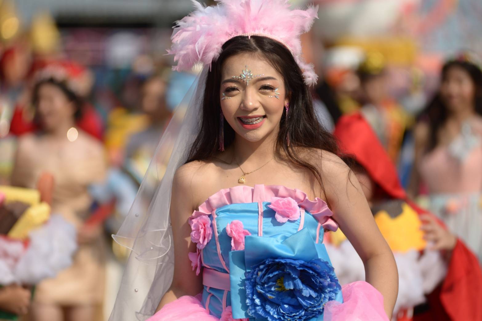 พร้อมเช่า ชุดแฟนซี ชุดราตรี เกาะอก สีชมพู ฟ้า Pastel สุดหวาน แต่งระบายกระโปรง