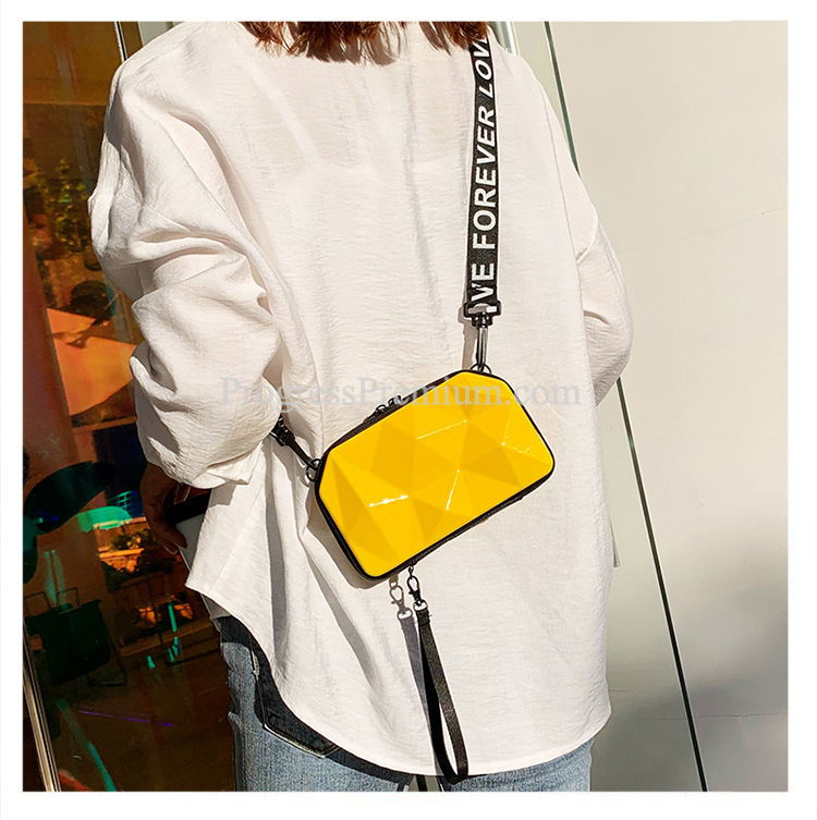 กระเป๋าสะพายข้าง