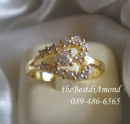 BR403+++แหวนM match+++ดีไซน์สวยเก๋ ทันสมัย เป็นรูปคล้ายๆตัวMตะแคงข้าง หรือดูเป็นรูปหัวใจก็ได้ ทำเก๋ด้วยเพชรกลมตรงกลาง ใส่สวยทุกนิ้ว+ใส่ติดนิ้วได้เลย