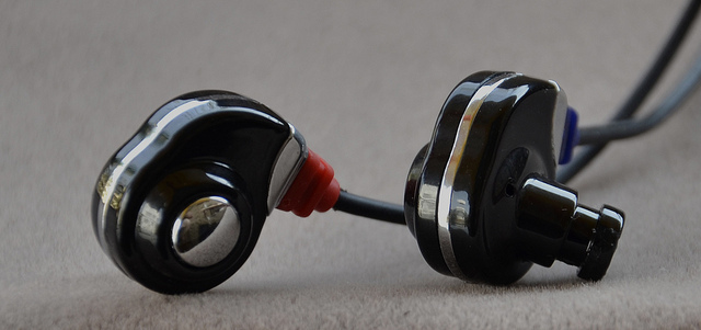 ขายหูฟัง Soundmagic E30 (สีชมพู)