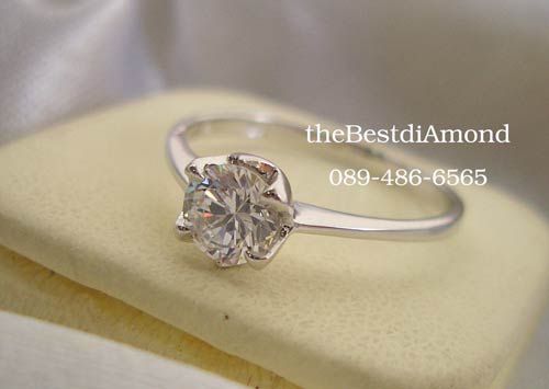 BR971RD+++แหวนเพชร CZ แบบชู เม็ดเดี่ยว+++แบบยอดนิยม คลาสสิค ไม่ล้าสมัย ฝังแบบหนามเตย วงนี้เพชรcz กลมขนาด 40 ตัง (4 มม กว่าๆ)เพชรเล่นแสงดีค่ะ