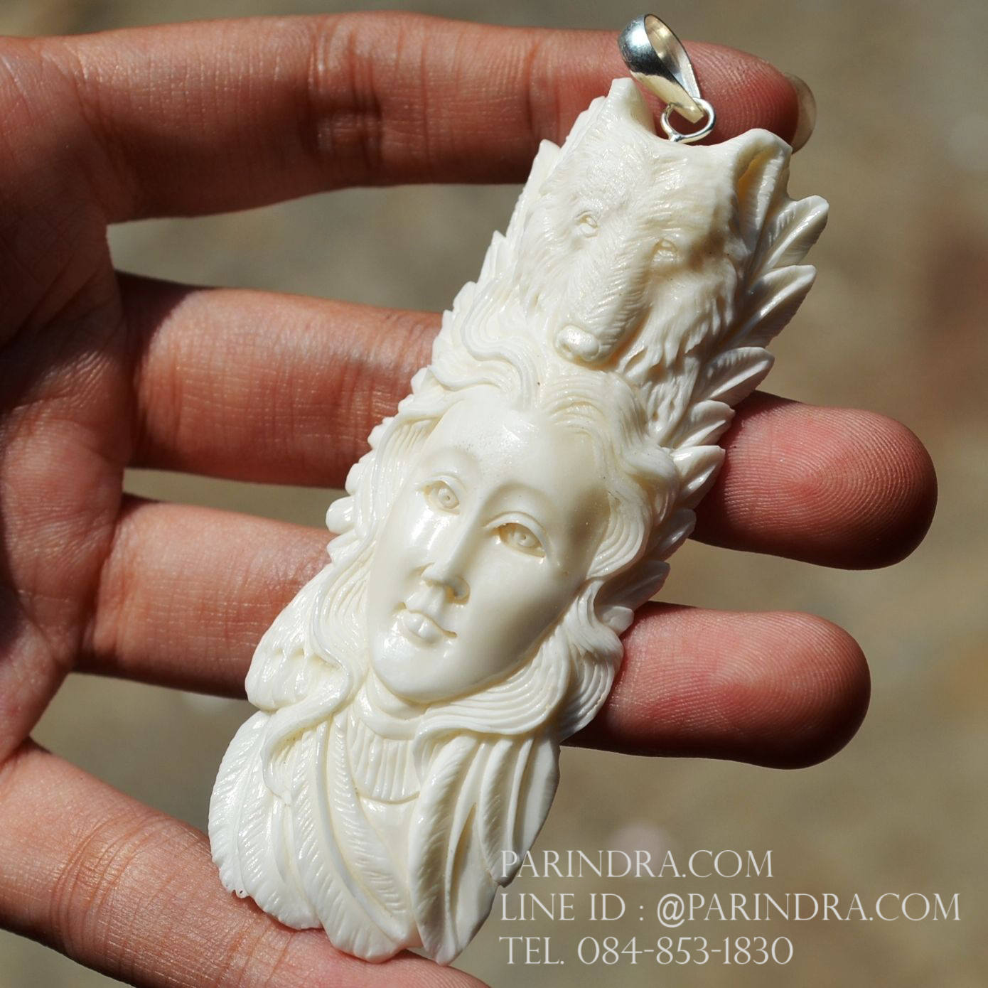 งานแกะสลักกระดูก รูปผู้หญิงและหมาป่า จี้ห้อยเงิน 925