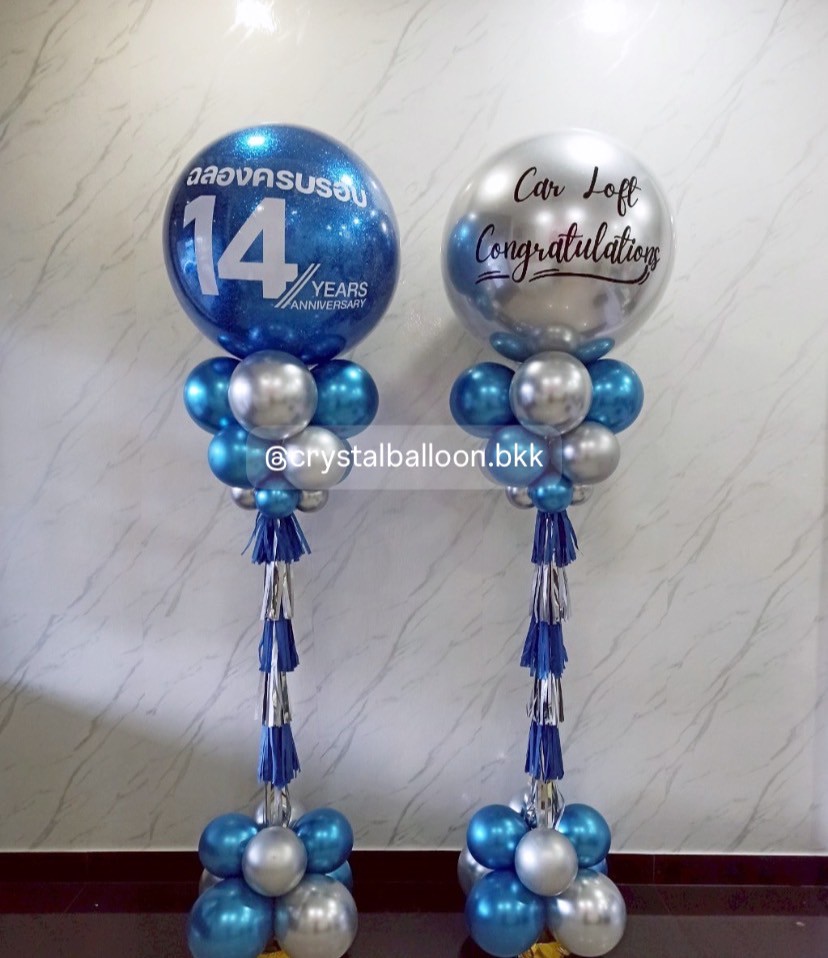 เสาลูกโป่ง เปิดงาน ลูกโป่งยาง ขนาด 36" สีเงินโครเมี่ยม 1 เสา พร้อม Bubble ขนาด 36" กลิตเตอร์สีน้ำเงิน 1 เสา พร้อมตกแต่ง สามารถเปลี่ยนสีลูกโป่ง/เปลี่ยนข้อความได้