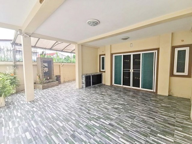 ให้เช่าทาวน์เฮ้าส์ หมู่บ้านรสริน ซอยโกสุมรวมใจ40 ขนาด 29 ตรว.พิเศษแอร์ 5 ตัว เฟอร์ Built in