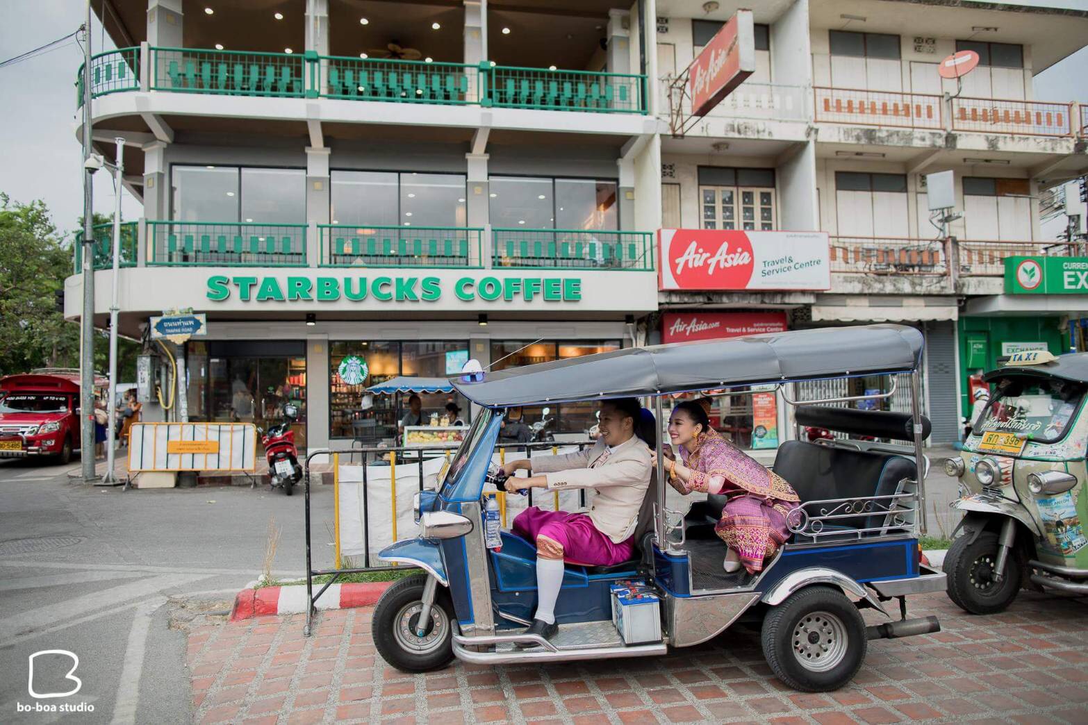 พร้อมเช่า ชุดสูทชาย ผ้าลินิน สีน้ำตาลอ่อน (พร้อมเสื้อกั๊ก)