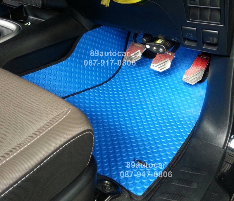 พรมกระดุมปูพื้นรถยนต์เข้ารูป Toyota Revo Cab กระดุมสีฟ้าขอบดำ