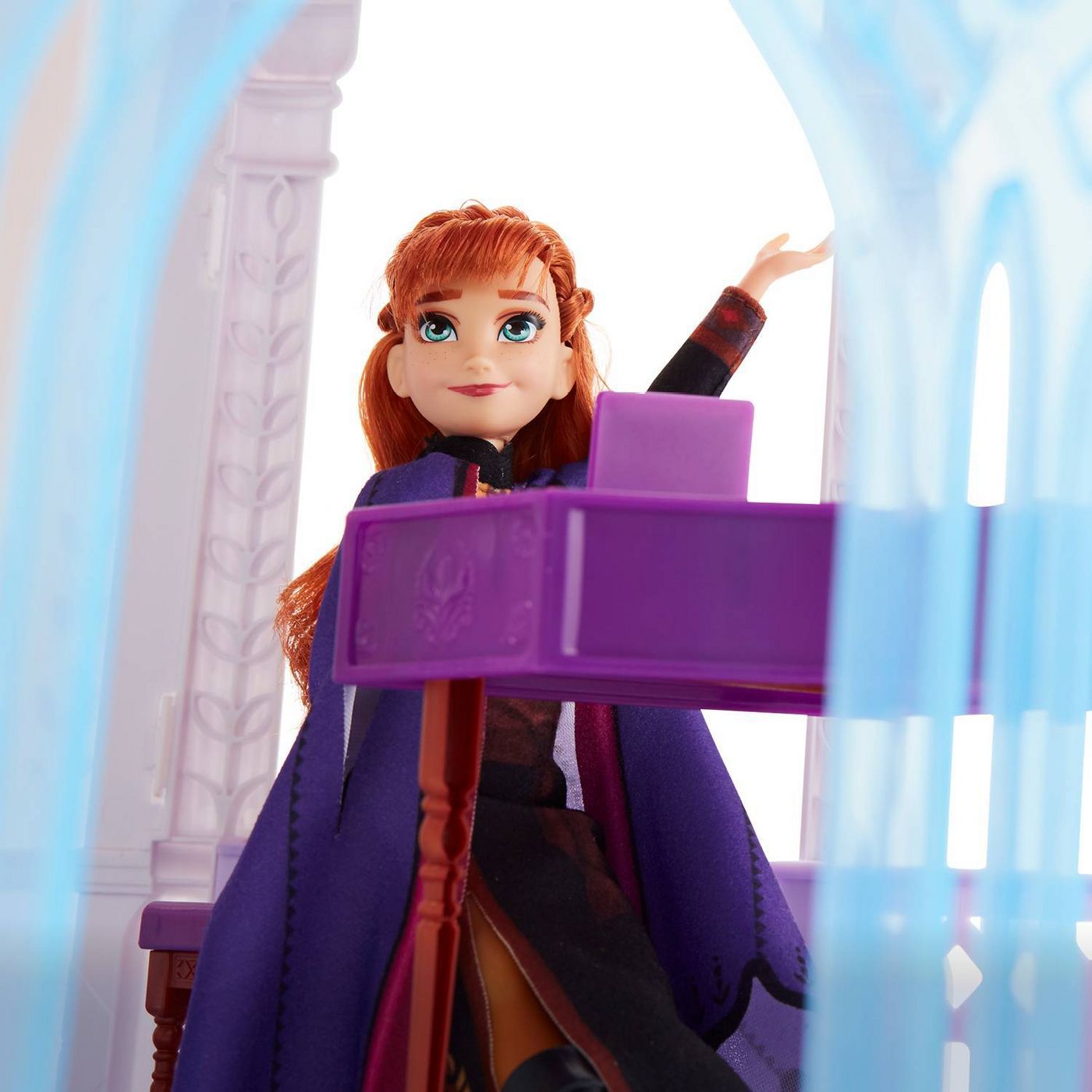 ปราสาทตุ๊กตา อเรนเดล มีไฟและระเบียงเคลื่อนที่ได้ จาก โฟรเซ่น 2 Disney Frozen 2 Ultimate Arendelle Castle Playset with Lights and Moving Balcony