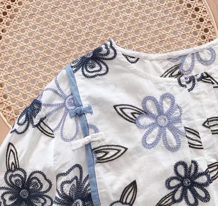 เสื้อผ้าฝ้ายลายปักดอกไม้