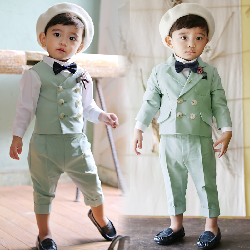 พร้อมเช่า ชุดสูทเด็กชาย สีเขียว กระดุมสองแถว ทอลายในเนื้อผ้า **พร้อมเช่าไซส์ 120, 150**