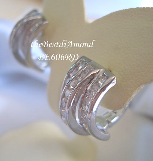 สินค้าหมด+++E606RD+++ต่างหูแถว 3 แถว+++งานดีสวยเรียบร้อยมาก สามแถวแบบโมเดินส์ ตรงกลางทำยื่นออกมาเล็กน้อย ดูเก๋ไก๋ งานเพชรแพรวพราวเลยค่ะ