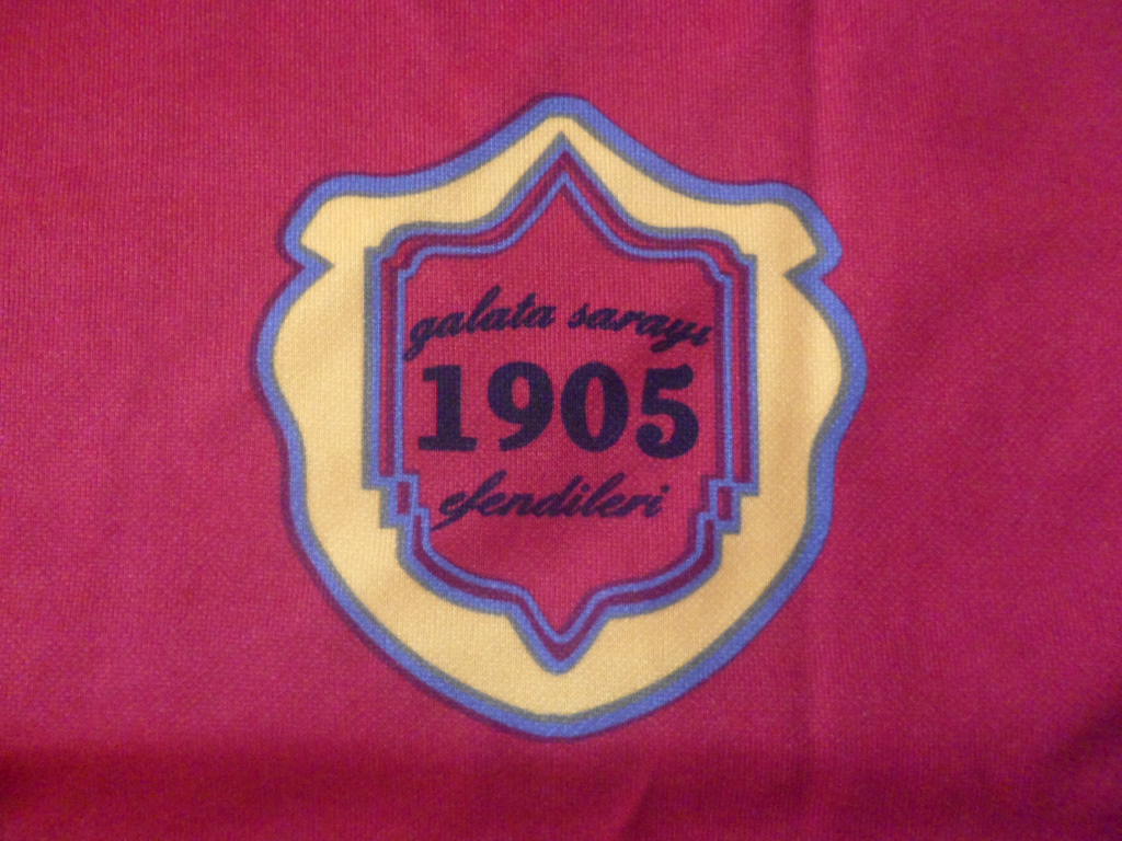 เสื้อฟุตบอล ทีมสโมสรกาลาตาซาราย เอสเค ชุดเหย้า 2009/10 ใหม่ S-Size / GALATASARAY SK Football Shirt Home Kit 2009/10 Jersey NEW S-Size