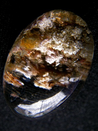 QU0028 แก้วสามกษัตริย์สกุลเดียวกัน ประกอบด้วยมลทินแร่ 3ลักษณะ ปวกขาว ปวกเขียว ปวกทอง-แดง(สังเกตมีเทพฮกด้านขวามือล่างรูปแรก)เทพฮกหมายถึงการมีอำนาจบารมี