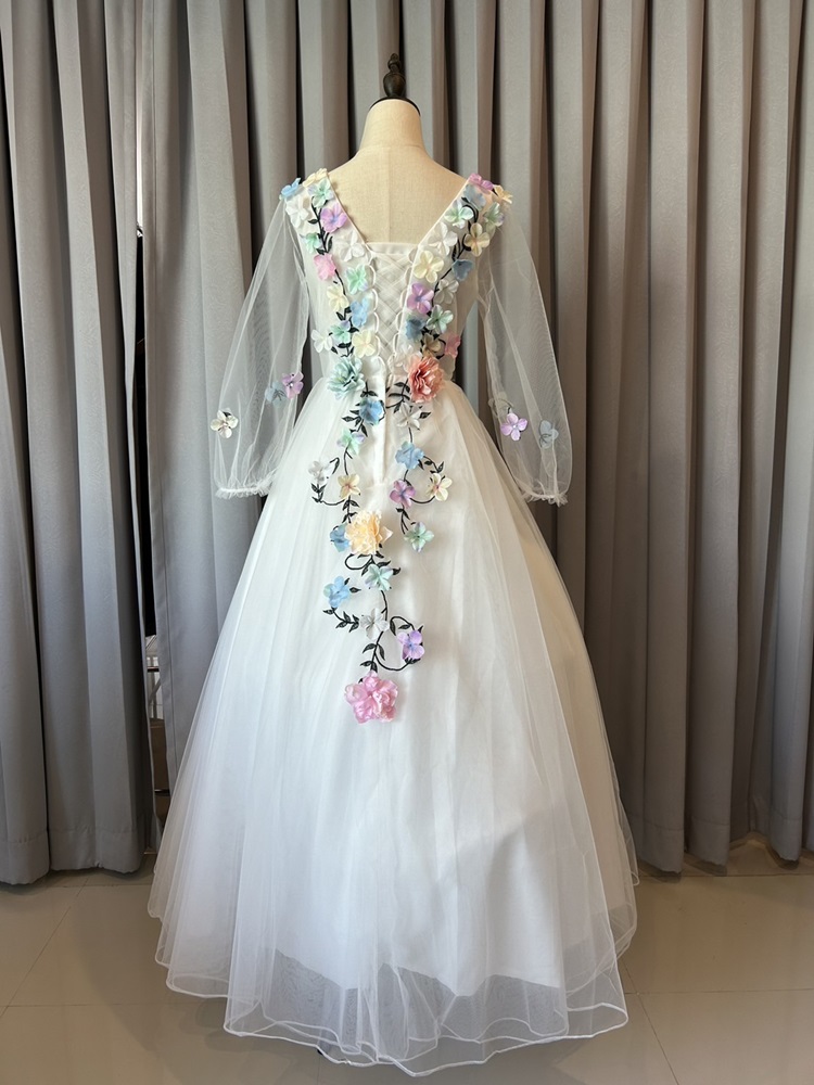 พร้อมเช่า ชุดแฟนซี ชุดราตรียาว สีขาว แขนยาว แต่งดอก Fairy สไตล์เจ้าหญิง กระโปรงพองสวย เชือกผูกหลัง
