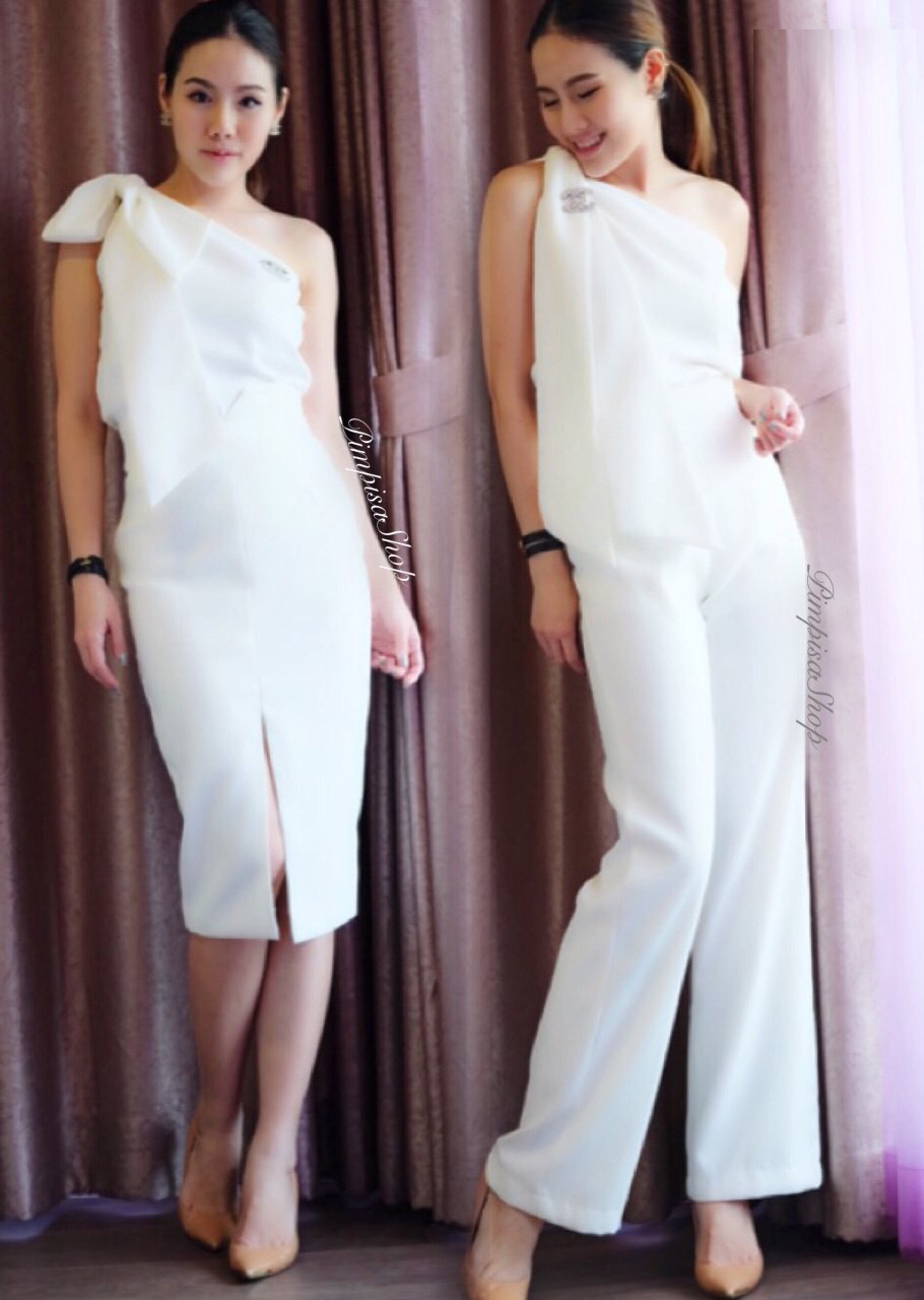 พร้อมส่ง เสื้อออกงาน แบบเรียบหรู สีดำ ผูกโบว์ไหล่ได้หลายแบบ (ไม่รวมกางเกง)