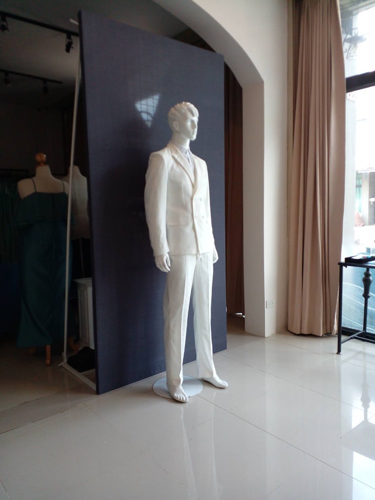 พร้อมเช่า ชุดสูทชาย สีขาว กระดุม 2 แถว