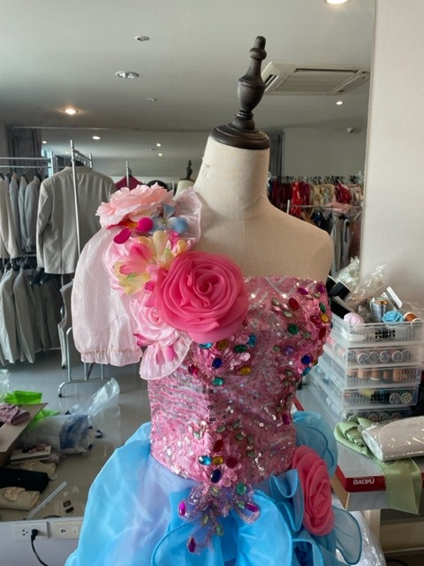 พร้อมเช่า ชุดแฟนซี เช่า 500 ชุดราตรีสั้น เกาะอกแต่งเลื่อมคริสตัสหรู กระโปรงผ้าแก้ว น่ารักฟรุ้งฟริ้ง