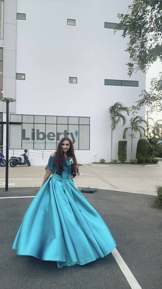 พร้อมเช่า ชุดราตรียาว แบบไหล่ปาด สไตล์วินเทจผ้าไหมดัชเชส กระโปรงทรงA แต่งโบว์2ชั้น ช่วงเอว สีเขียวน้ำทะเล (เชือกผูกหลัง)