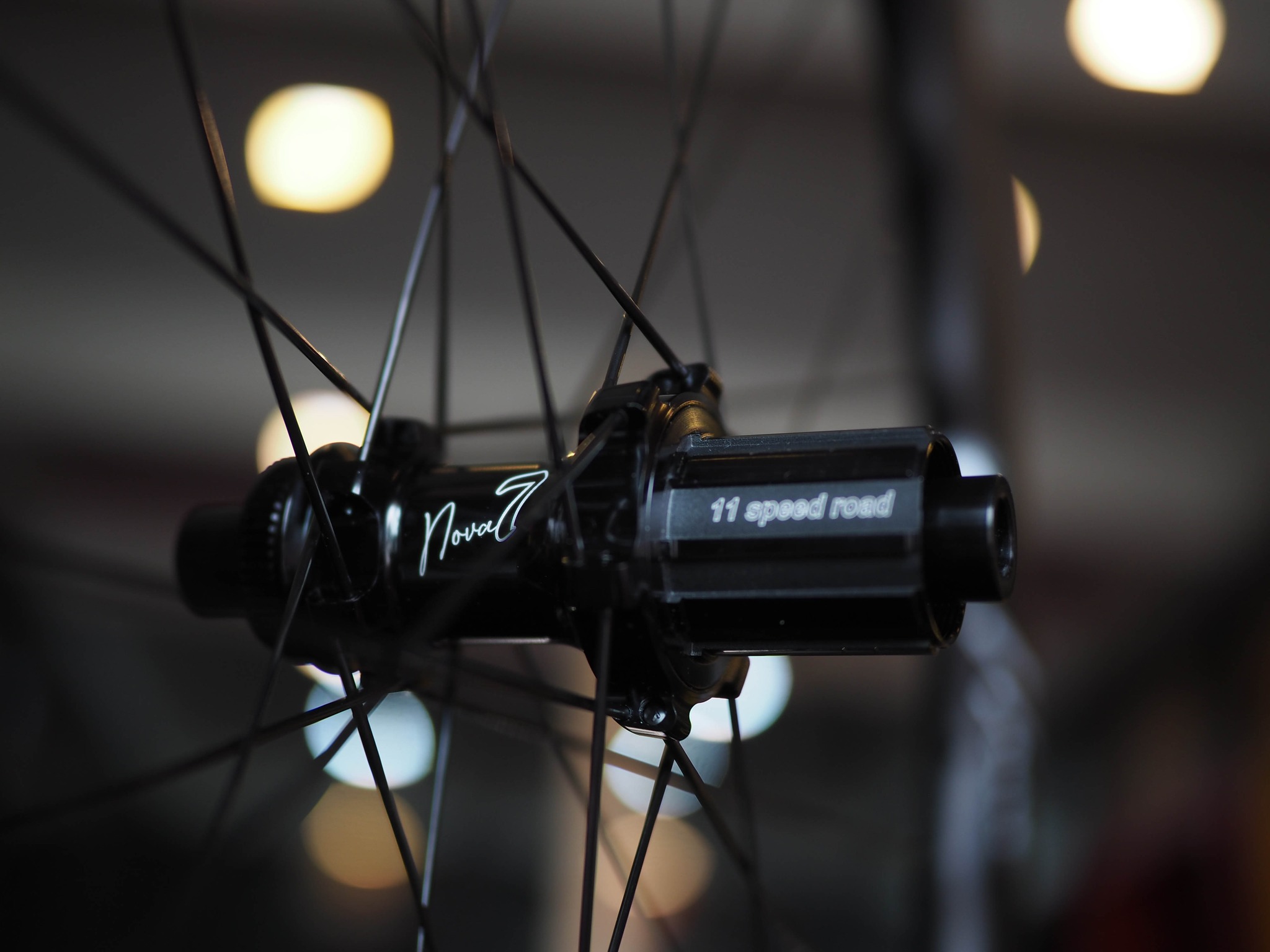 ชุดล้อเสือหมอบ 𝙎-𝙁𝙞𝙜𝙝𝙩 𝙉𝙊𝘼 𝟳 𝘾𝙐𝙍𝙑𝙀, WH-001 Carbon Wheelset 11sp, ขอบ Curve 45/50 mm. ขอบทรง U กว้าง 25 mm. ดุม CERAMIC, 2023