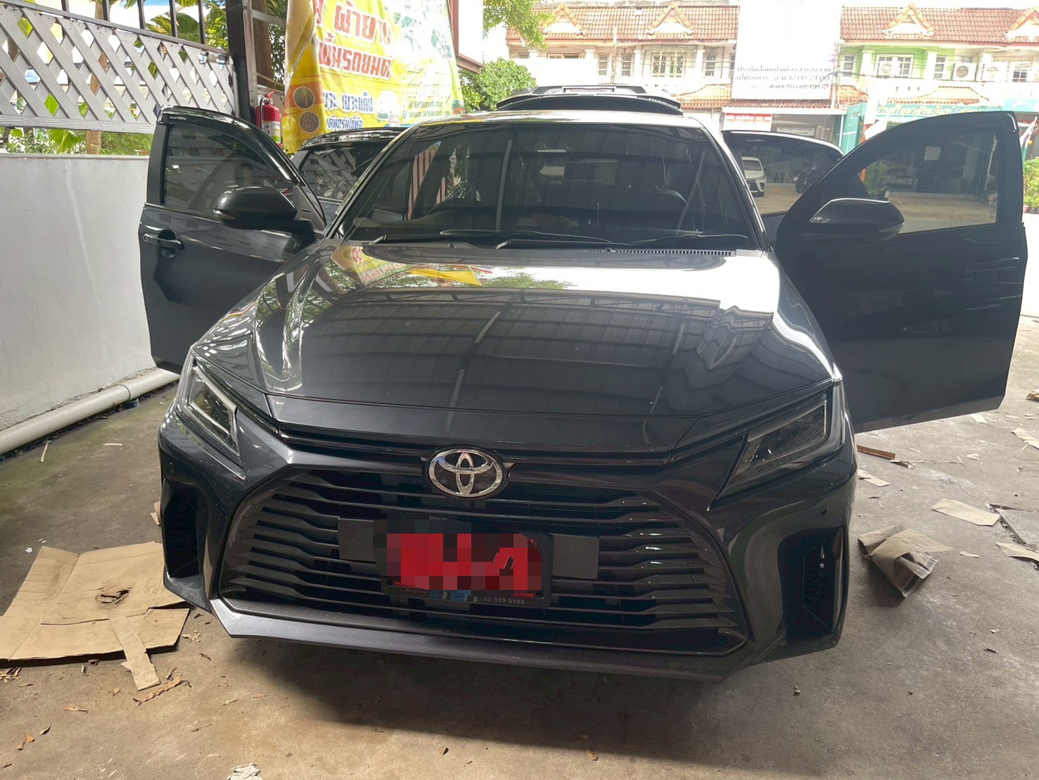 พรมรถยนต์ Toyota Yaris Ativ HEV 2025 ปูพรม6D สีดำด้ายแดง ลายเคฟล่า ในห้องโดยสาร + ท้าย