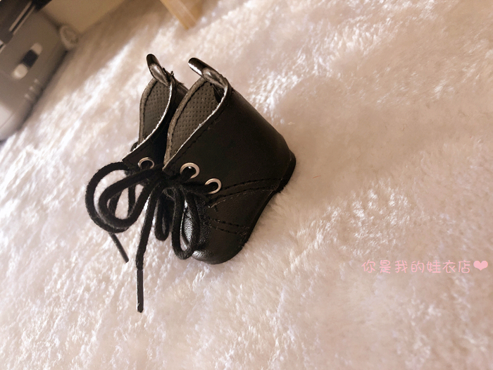 รองเท้าบู้ทหนัง สำหรับตุ๊กตา 20 cm.