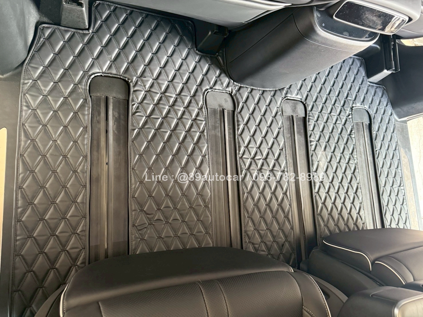 พรมรถยนต์ Xpeng X9 ปูพรมVVIP สีดำด้ายดำ เต็มคัน