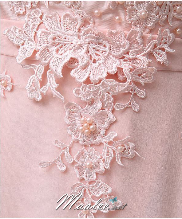 พร้อมเช่า ชุดราตรียาว สีชมพู แบบเรียบหรู แต่งลูกไม้เซาะดอก ปักลูกปัดมุก