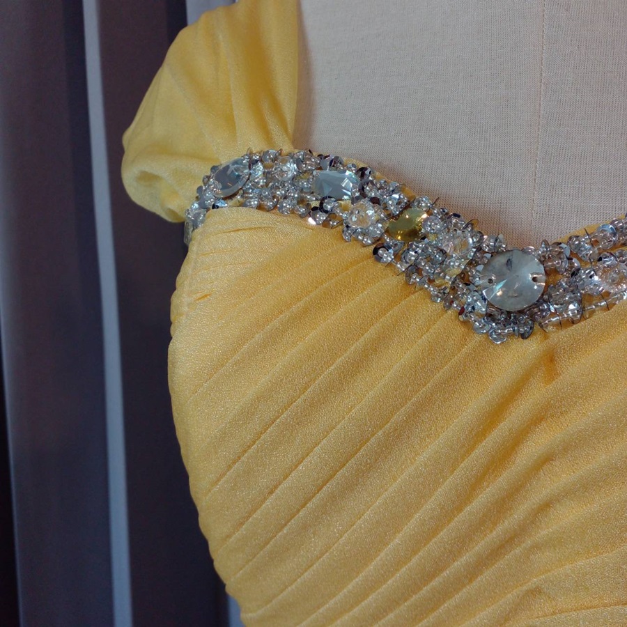 พร้อมส่ง ชุดราตรียาว ผ้าชีฟอง สีเหลือง แต่งคริสตัลหรูช่วงอกและเอว