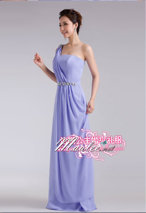 พร้อมส่ง ชุดราตรียาว ไหล่เดียว สีม่วงอ่อน จับเตรปสไตล์กรีก คาดคริสตัลช่วงเอว