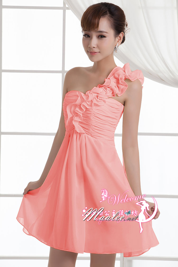 พร้อมส่ง ชุดราตรีสั้น ไหล่เดียว จับเดรปหน้าอก แต่งระบายช่วงไหล่ สีโอรส สำเนา