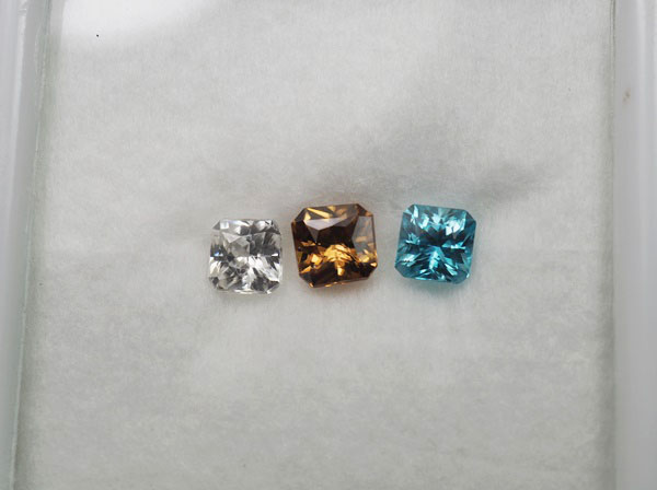 เพทายกัมพูชา 1.80 กะรัต 3 ชิ้นทรงปริ๊นเซส