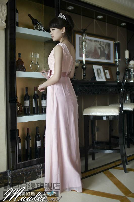 พร้อมเช่า ชุดราตรียาว สีชมพู Pastel สวยหวาน ไหล่เดียว จับเดรป แต่งโบว์ผ้าซาติน