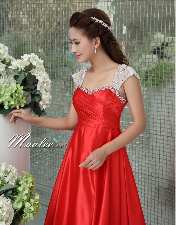 พร้อมส่ง ชุดราตรียาว สีแดง ผ้าซาตินมันเงา สวยหรู ประดับคริสตัลช่วงบนอกจับจีบ ชายกระโปรงยาว