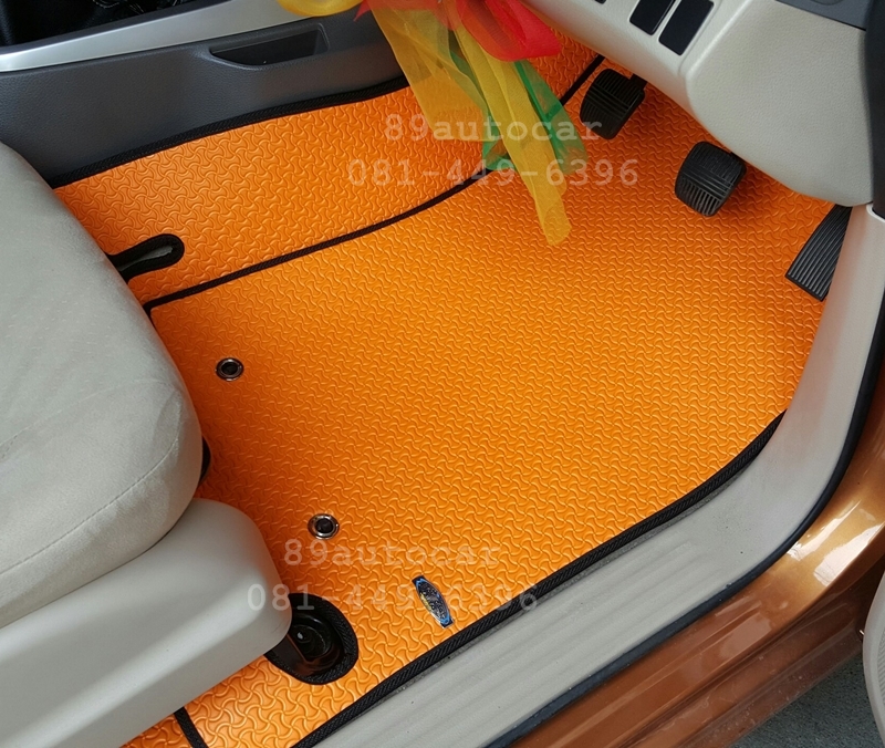 ยางปูพื้นรถยนต์เข้ารูป Nissan Navara Cab 2016 ลายจิ๊กซอร์สีส้มขอบดำ