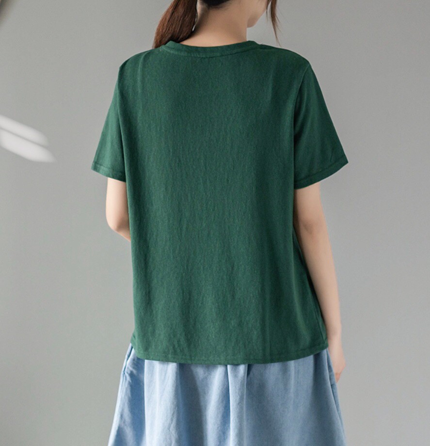 เสื้อยืดปักแต่งลายเนื้อผ้าบางนิ่มค่ะ