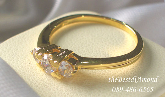 BR078+++แหวนเพชร3เม็ดขนาดเล็ก+++ เพชรวางเรียง 3 เม็ด ยกสูงขึ้นเล็กน้อยพอสวย เรียบๆใส่ได้ตลอด ไม่เว่อร์ แต่ดูดีค่ะ