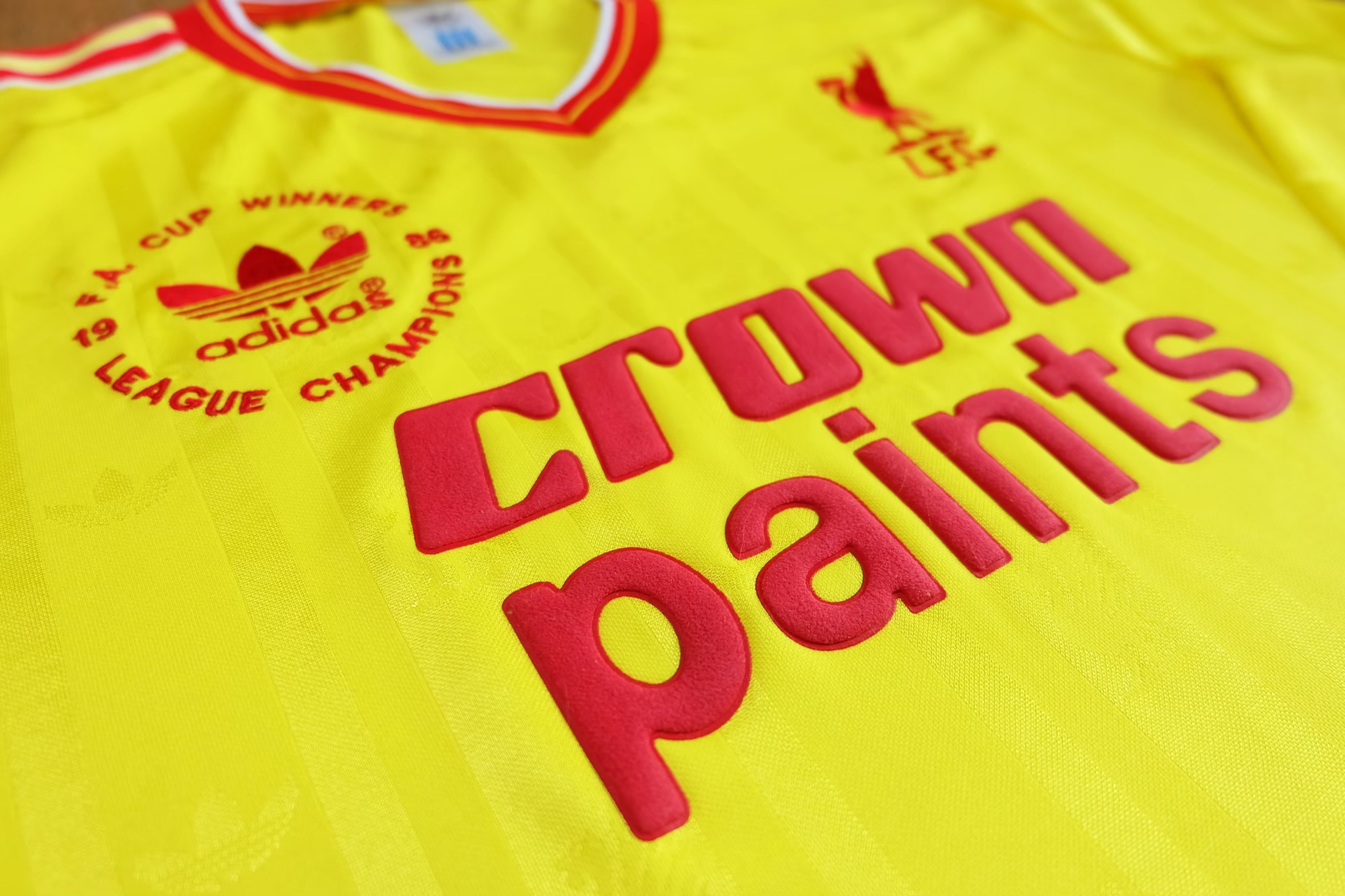 Liverpool 1986/87 yellow Jersey เสื้อบอลย้อนยุคแขนยาว เสื้อแขนยาวลิเวอร์พูลย้อนยุค Crown paints